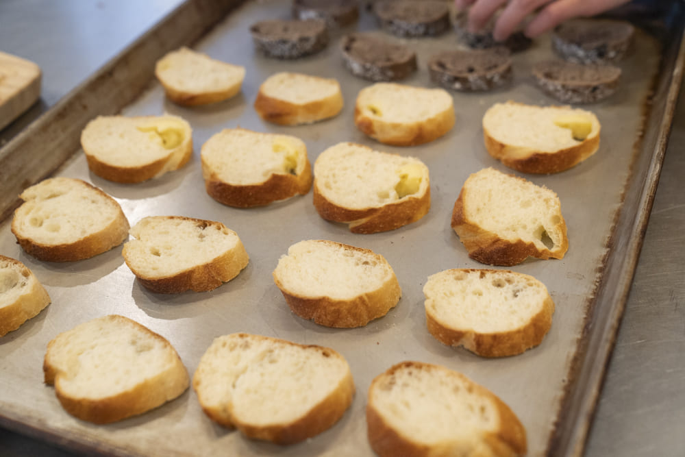 製作中のラスク